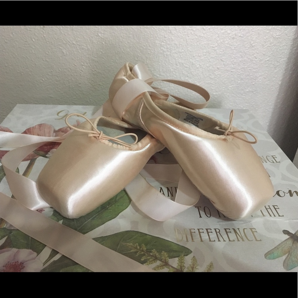**BRAND NEW** Bloch Pointe Shoes 💕